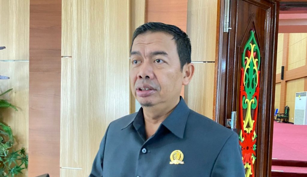 Arif Soroti Penampilan Petugas Wisata di Lapangan