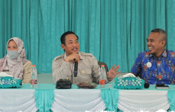 Bantuan Alat Pemadam Disalurkan, Desa Balai Riam Diminta Siaga Karhutla